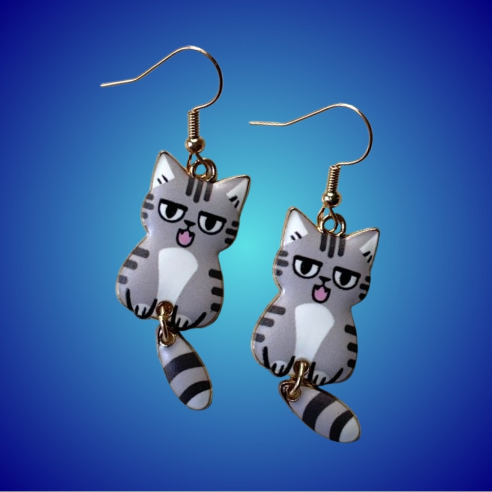Super cute goldtone & enamel tabby cat dangle earrings w/ articulated tail